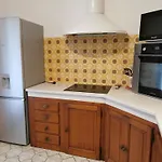 Daire Dans Avec Jardin Et Piscine Privee *