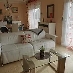 Dans Avec Jardin Et Piscine Privee Daire Marguerittes