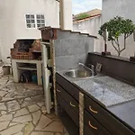 Daire Dans Avec Jardin Et Piscine Privee *