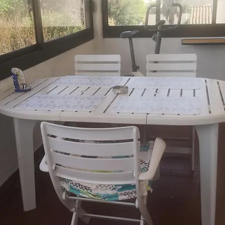 Dans Avec Jardin Et Piscine Privee 4 Personnes *