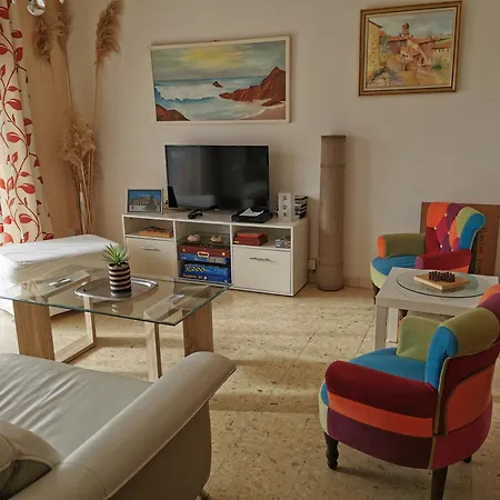 Dans Avec Jardin Et Piscine Privee 4 Personnes *