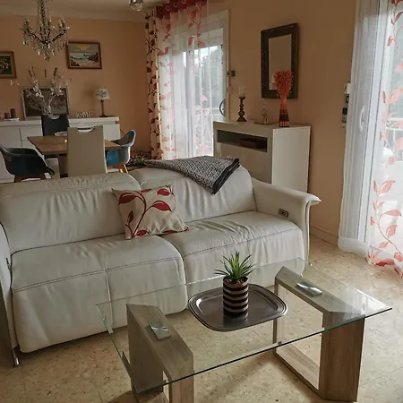 Dans Avec Jardin Et Piscine Privee 4 Personnes Διαμέρισμα Marguerittes