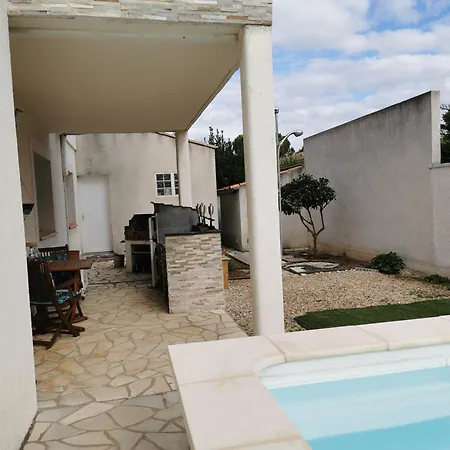 Dans Avec Jardin Et Piscine Privee 4 Personnes Διαμέρισμα Marguerittes