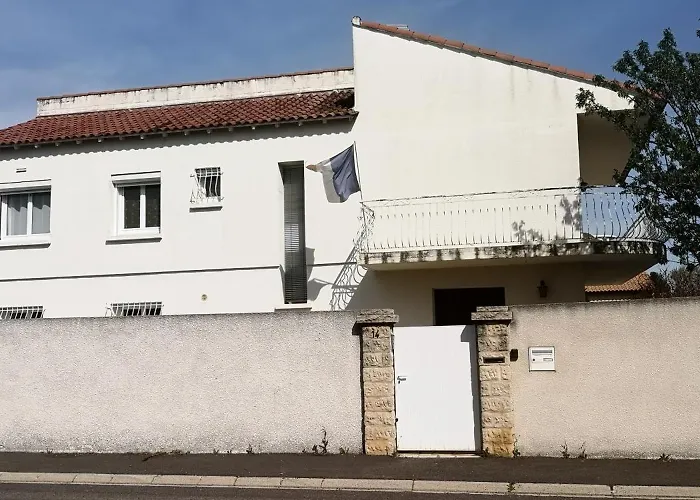 アパート Dans Avec Jardin Et Piscine Privee