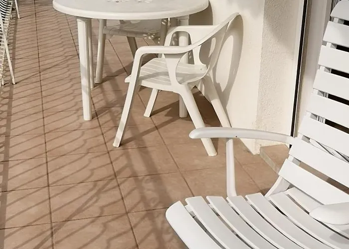 アパート Dans Avec Jardin Et Piscine Privee *