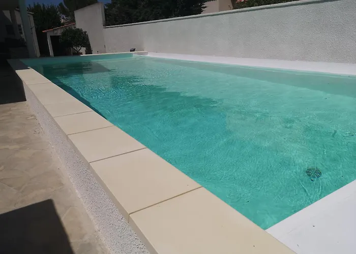 アパート Dans Avec Jardin Et Piscine Privee