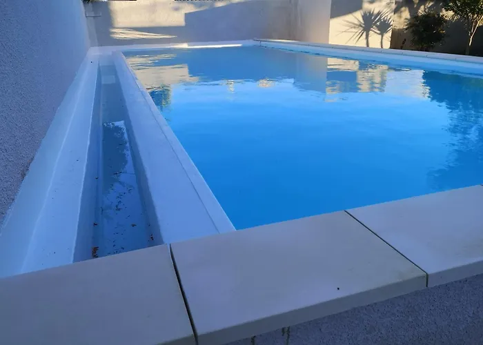 Apartman Dans Avec Jardin Et Piscine Privee *