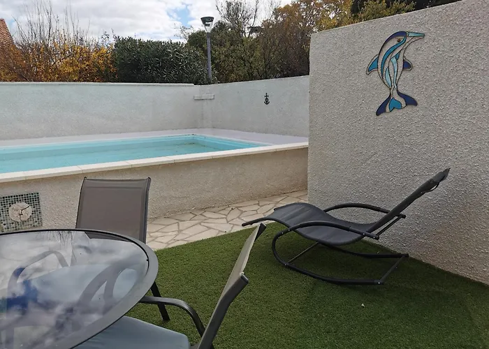 Dans Avec Jardin Et Piscine Privee * マルグリット
