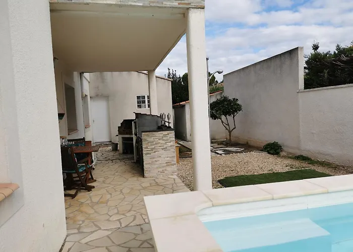 Dans Avec Jardin Et Piscine Privee アパート マルグリット