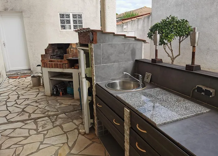 アパート Dans Avec Jardin Et Piscine Privee *
