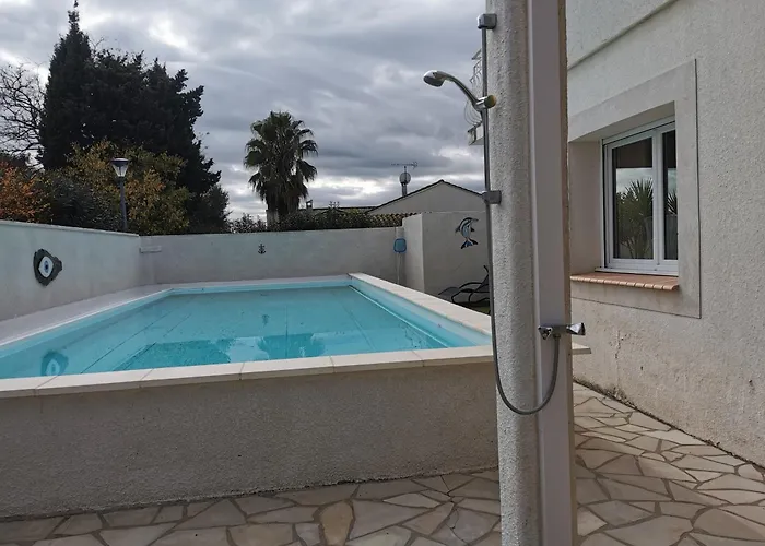 Dans Avec Jardin Et Piscine Privee Marguerittes